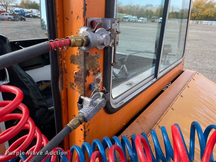 image for item JW9335 1990 Ottawa 30  yard truck