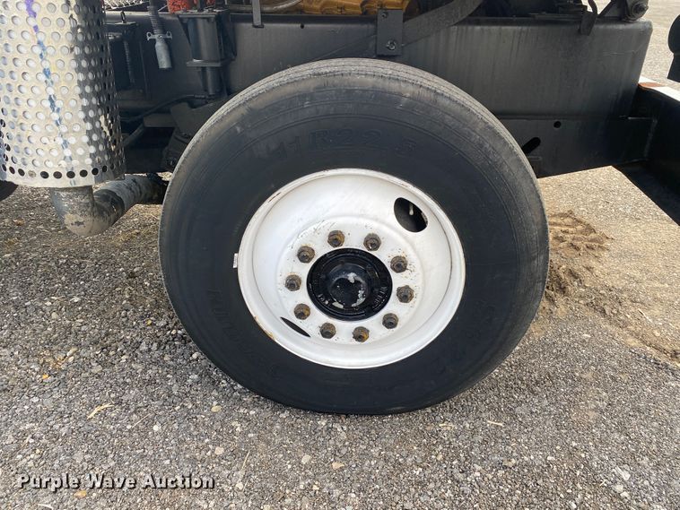 image for item JW9335 1990 Ottawa 30  yard truck