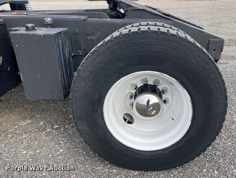 image for item JW9335 1990 Ottawa 30  yard truck