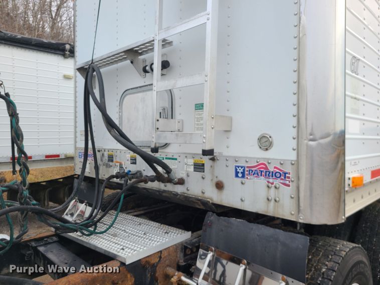 image for item JW9739 2009 Wilson DWBT-650  live bottom trailer