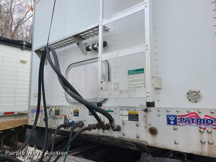 image for item JW9739 2009 Wilson DWBT-650  live bottom trailer