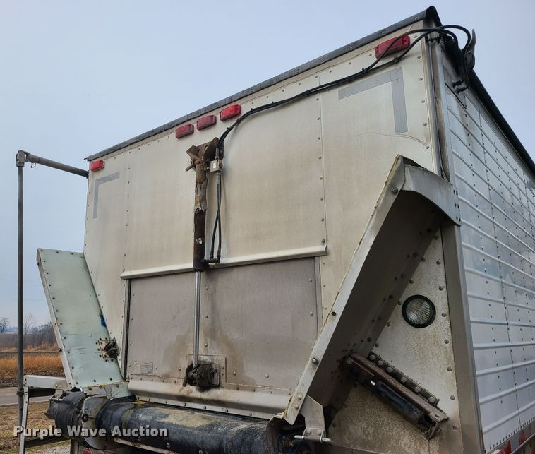 image for item JW9739 2009 Wilson DWBT-650  live bottom trailer