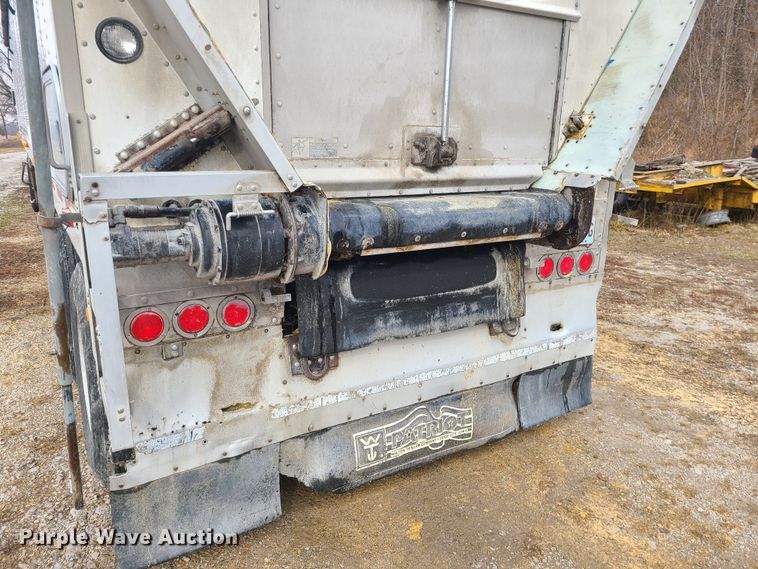 image for item JW9739 2009 Wilson DWBT-650  live bottom trailer