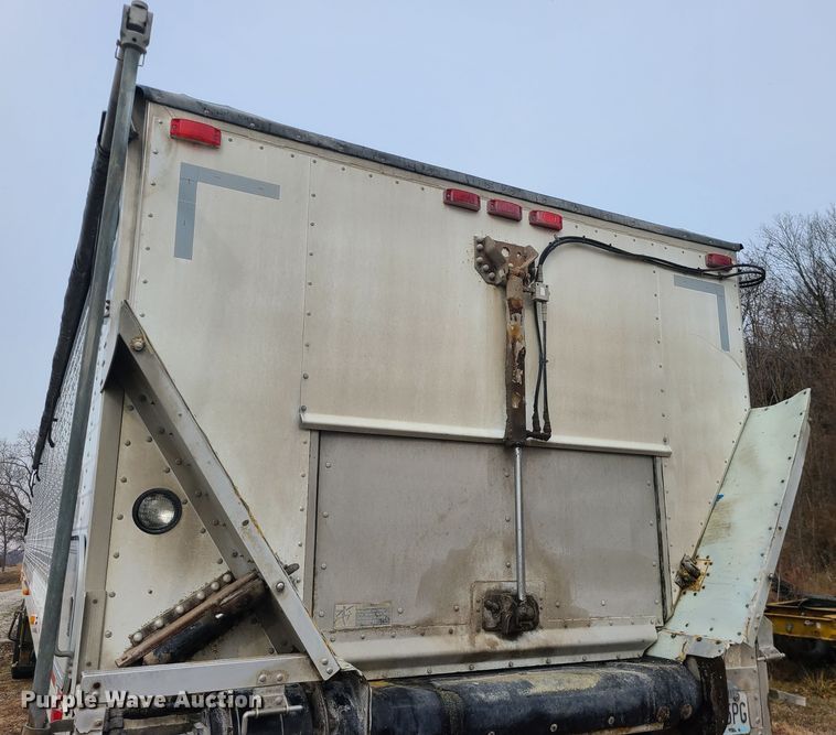 image for item JW9739 2009 Wilson DWBT-650  live bottom trailer