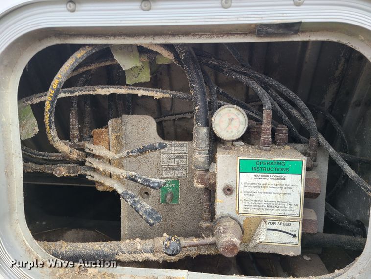 image for item JW9739 2009 Wilson DWBT-650  live bottom trailer