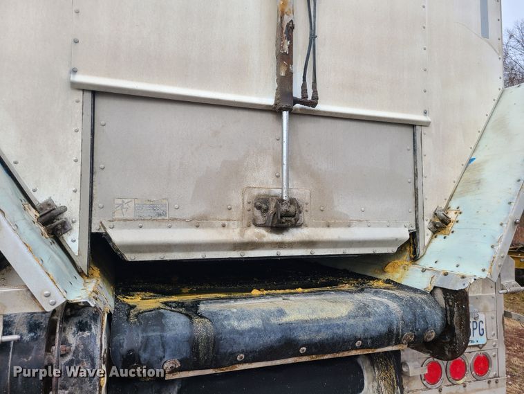 image for item JW9739 2009 Wilson DWBT-650  live bottom trailer