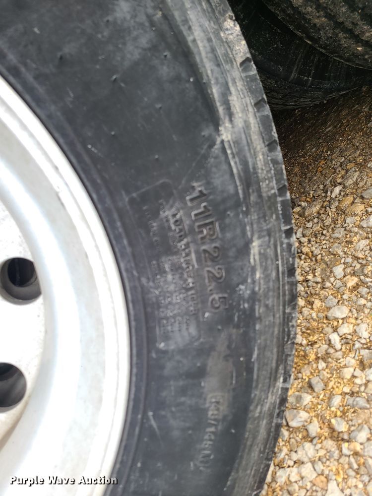 image for item JW9739 2009 Wilson DWBT-650  live bottom trailer