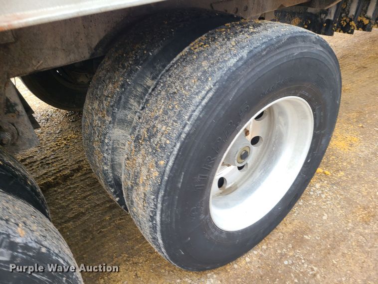 image for item JW9739 2009 Wilson DWBT-650  live bottom trailer