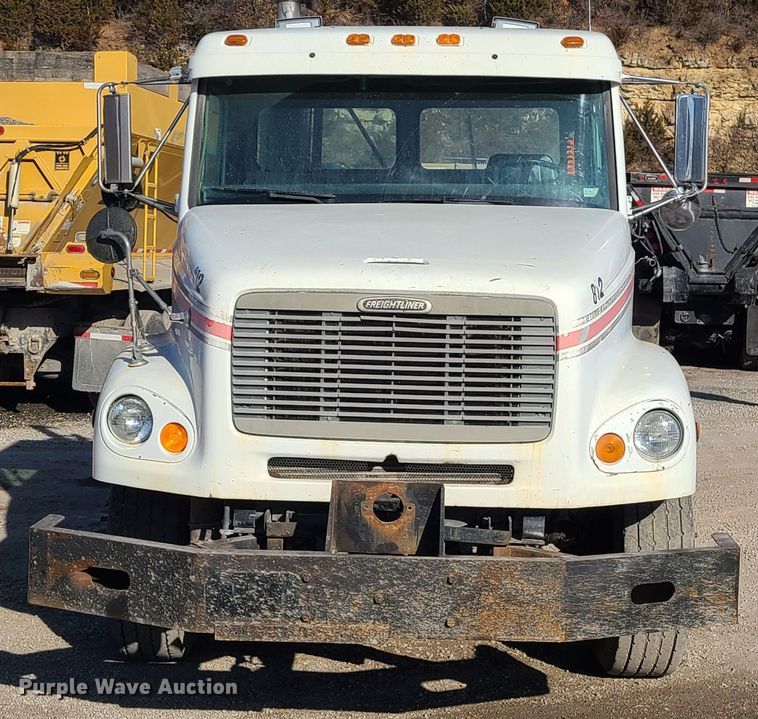 image for item JW9764 1998 Freightliner FL112  semi truck