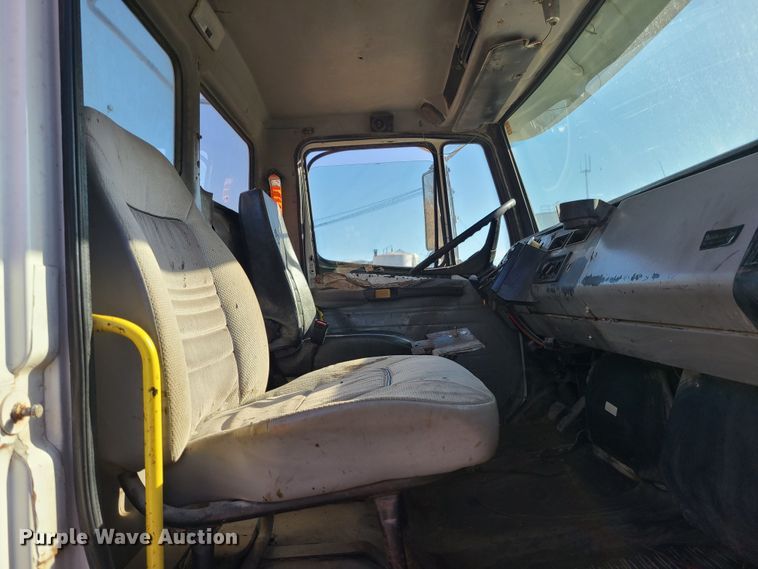 image for item JW9764 1998 Freightliner FL112  semi truck