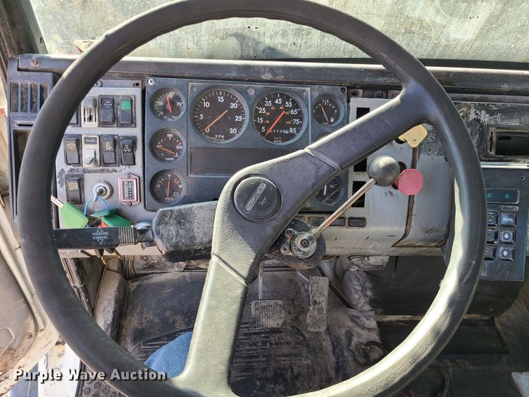 image for item JW9764 1998 Freightliner FL112  semi truck