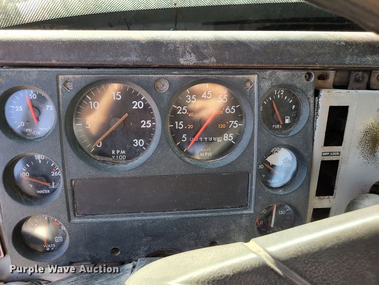 image for item JW9764 1998 Freightliner FL112  semi truck