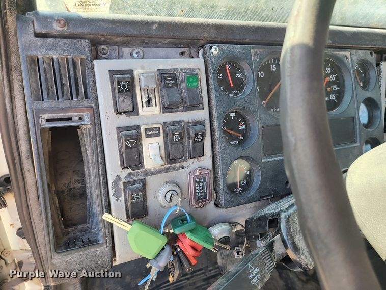 image for item JW9764 1998 Freightliner FL112  semi truck