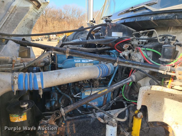 image for item JW9764 1998 Freightliner FL112  semi truck