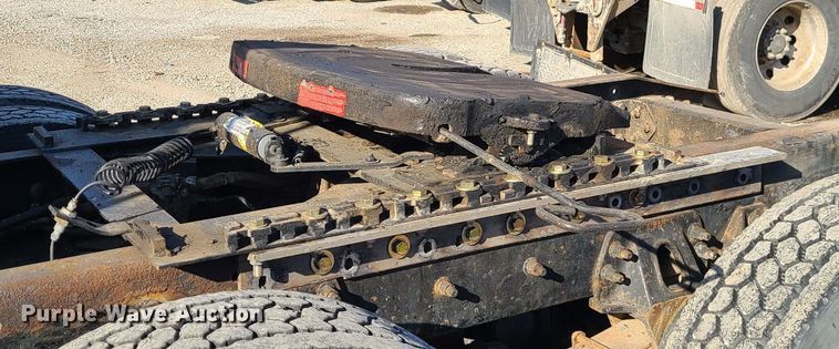 image for item JW9764 1998 Freightliner FL112  semi truck