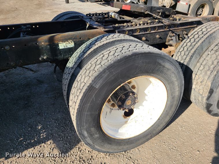 image for item JW9764 1998 Freightliner FL112  semi truck