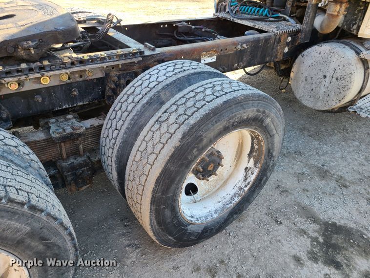 image for item JW9764 1998 Freightliner FL112  semi truck