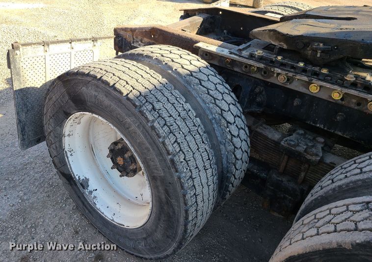 image for item JW9764 1998 Freightliner FL112  semi truck