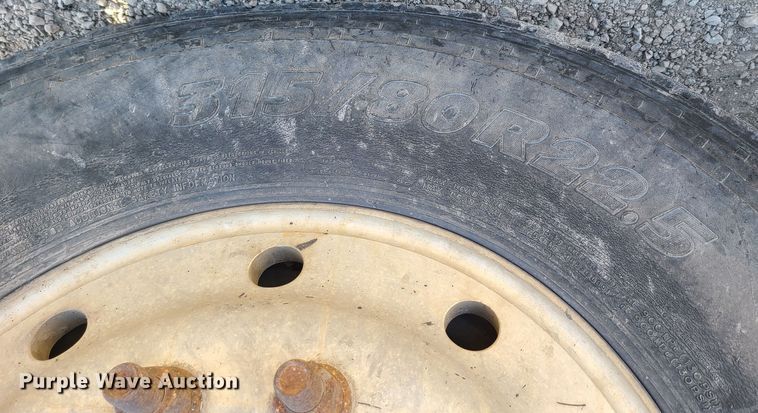 image for item JW9764 1998 Freightliner FL112  semi truck