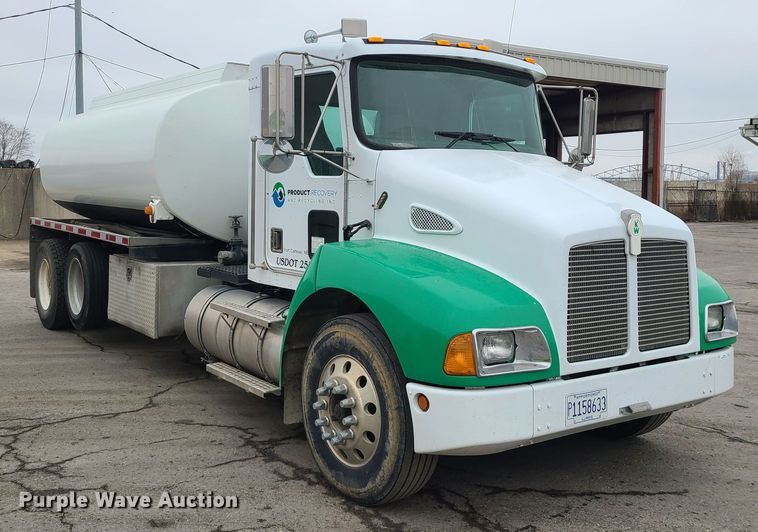 image for item JW9778 1999 Kenworth T300  tank truck
