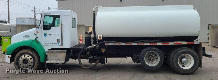 image for item JW9778 1999 Kenworth T300  tank truck