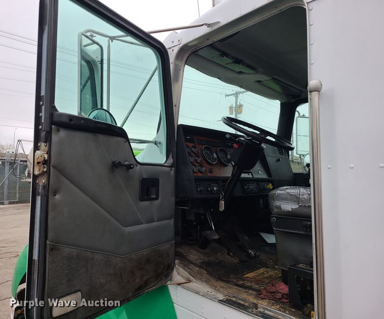 image for item JW9778 1999 Kenworth T300  tank truck