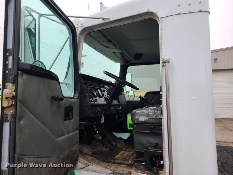 image for item JW9778 1999 Kenworth T300  tank truck