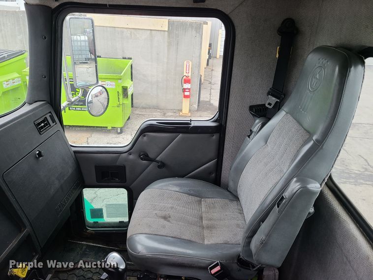 image for item JW9778 1999 Kenworth T300  tank truck