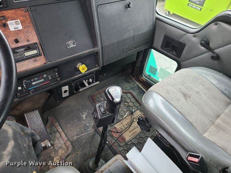 image for item JW9778 1999 Kenworth T300  tank truck