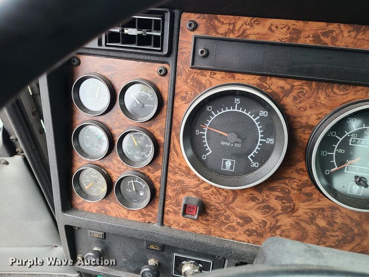 image for item JW9778 1999 Kenworth T300  tank truck