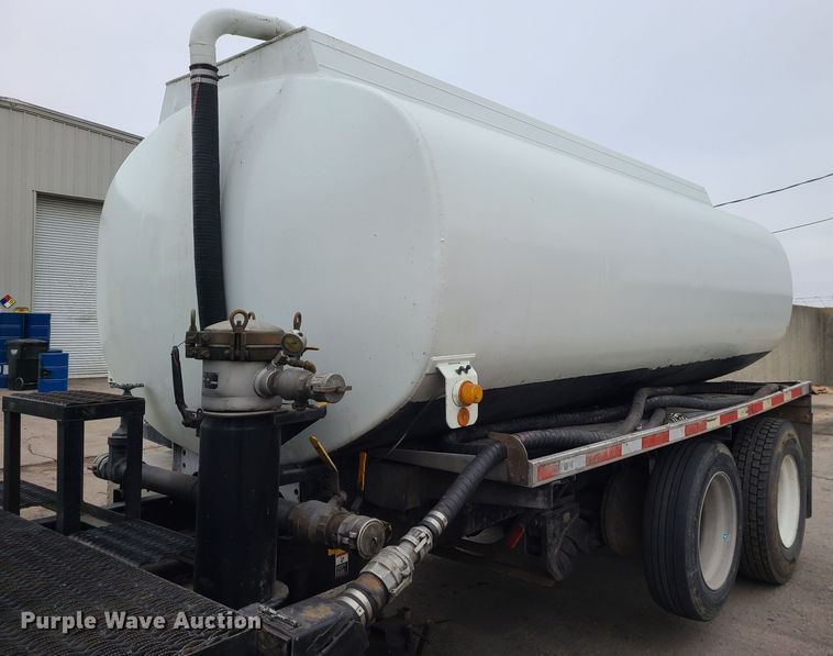 image for item JW9778 1999 Kenworth T300  tank truck