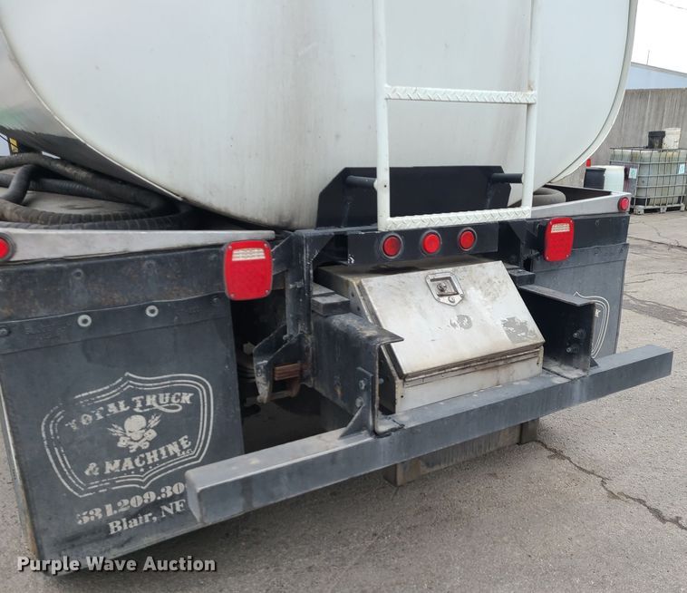 image for item JW9778 1999 Kenworth T300  tank truck