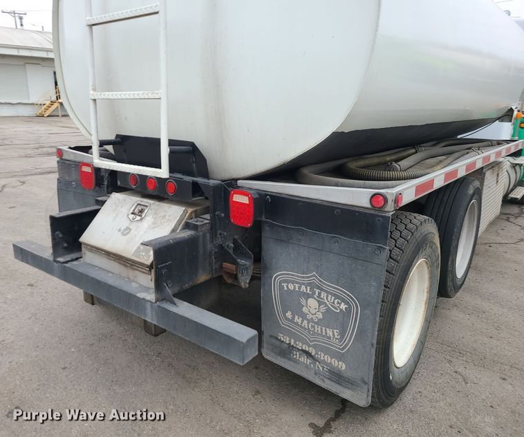 image for item JW9778 1999 Kenworth T300  tank truck