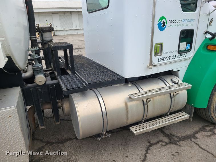 image for item JW9778 1999 Kenworth T300  tank truck