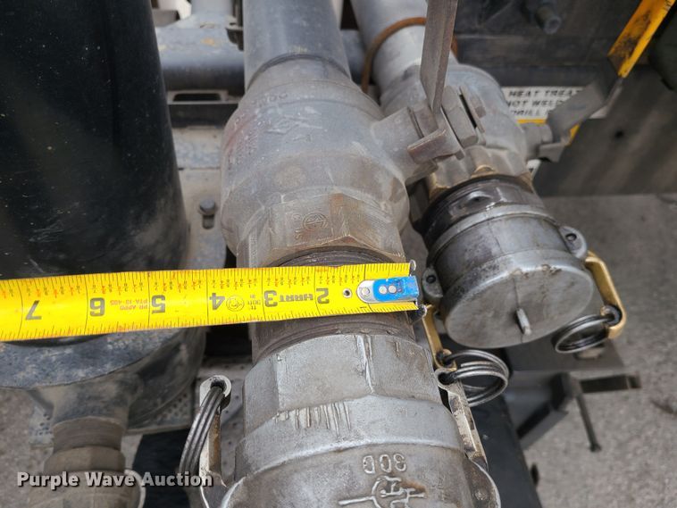 image for item JW9778 1999 Kenworth T300  tank truck