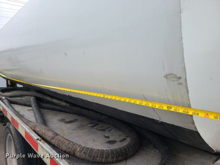 image for item JW9778 1999 Kenworth T300  tank truck