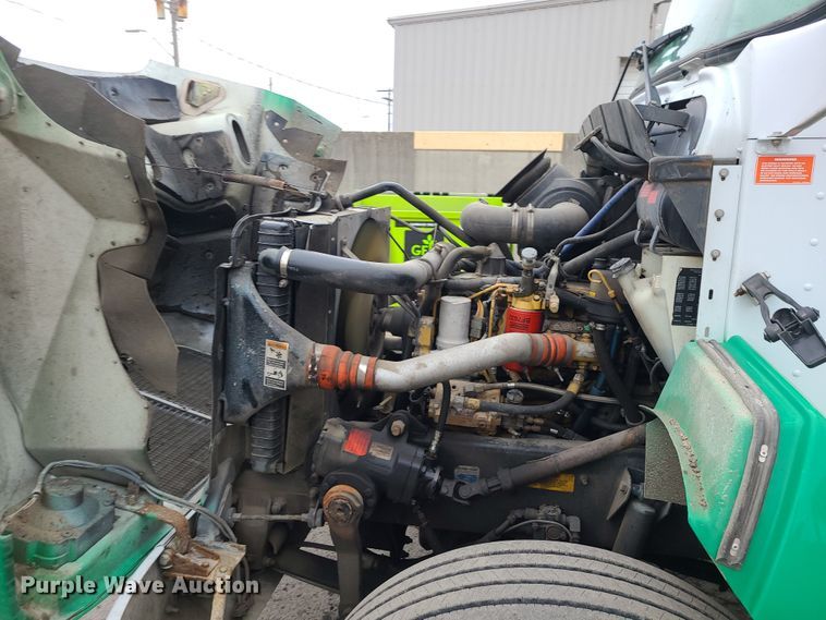 image for item JW9778 1999 Kenworth T300  tank truck