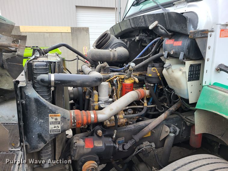 image for item JW9778 1999 Kenworth T300  tank truck