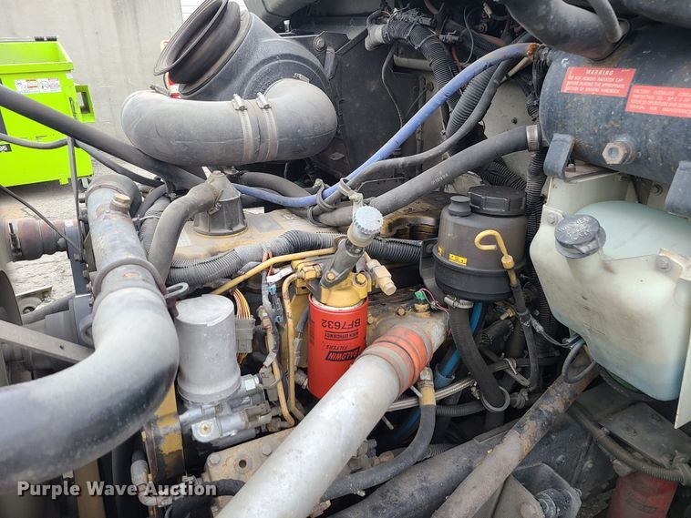 image for item JW9778 1999 Kenworth T300  tank truck