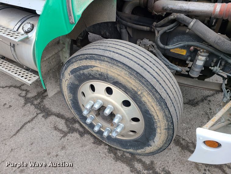 image for item JW9778 1999 Kenworth T300  tank truck