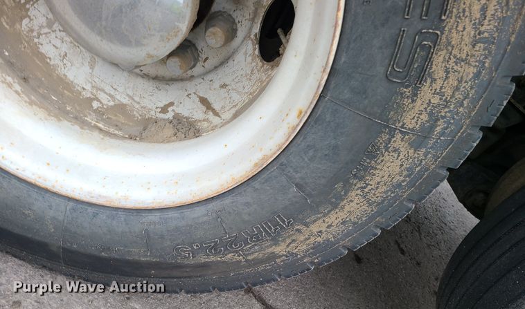 image for item JW9778 1999 Kenworth T300  tank truck