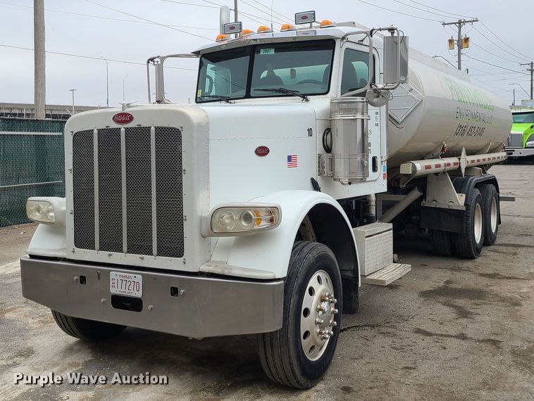 image for item JW9779 2009 Peterbilt 388  water truck