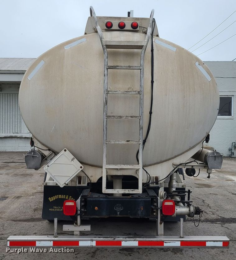 image for item JW9779 2009 Peterbilt 388  water truck