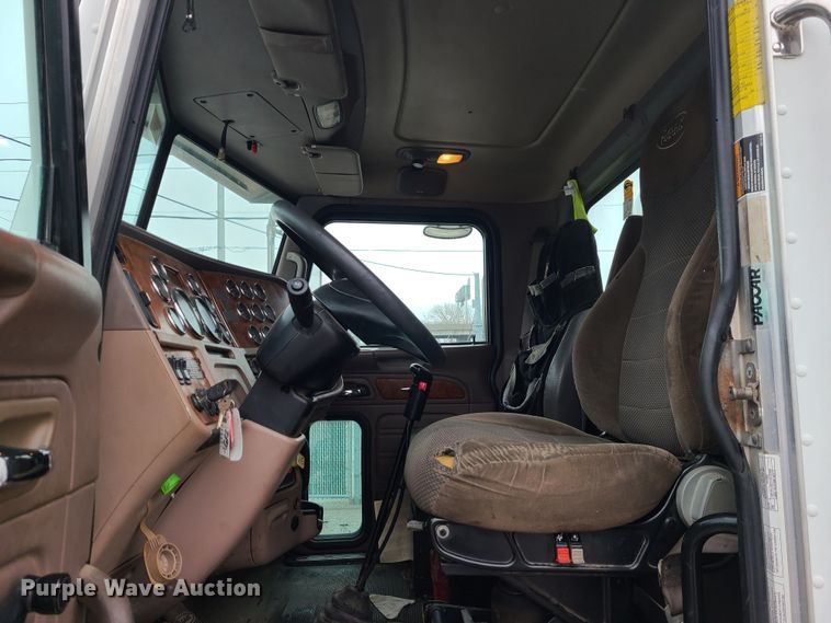 image for item JW9779 2009 Peterbilt 388  water truck