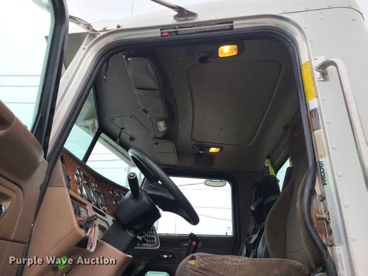 image for item JW9779 2009 Peterbilt 388  water truck