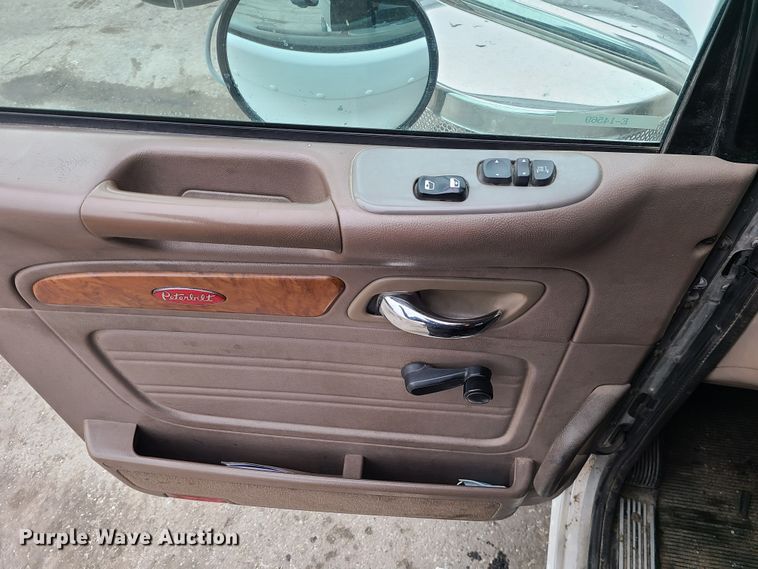 image for item JW9779 2009 Peterbilt 388  water truck