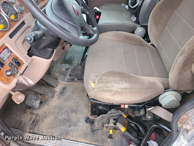 image for item JW9779 2009 Peterbilt 388  water truck