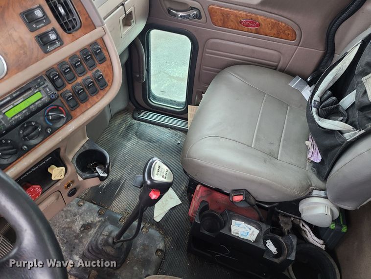 image for item JW9779 2009 Peterbilt 388  water truck