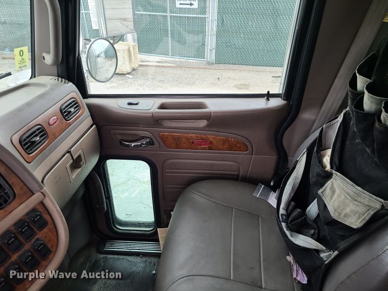 image for item JW9779 2009 Peterbilt 388  water truck