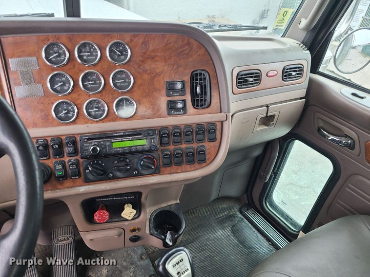 image for item JW9779 2009 Peterbilt 388  water truck